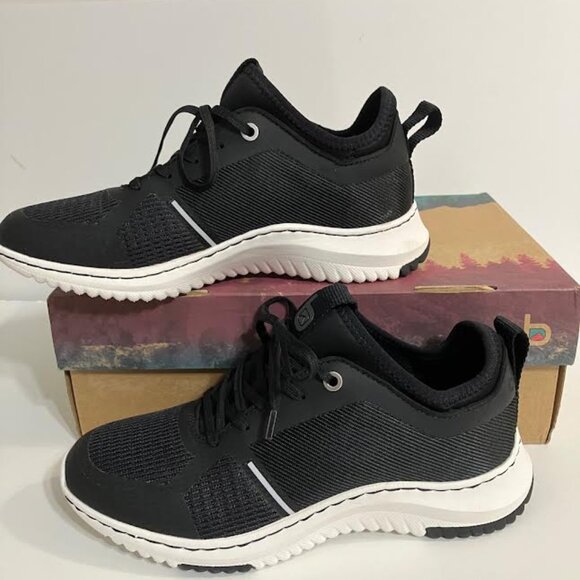 New in Box Bionica Oakler Black Mesh Women's size 8.5 Sneakers - Picture 3 of 12
